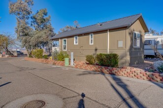 1600 Silver Creek Rd in Bullhead City, AZ - Foto de edificio - Building Photo
