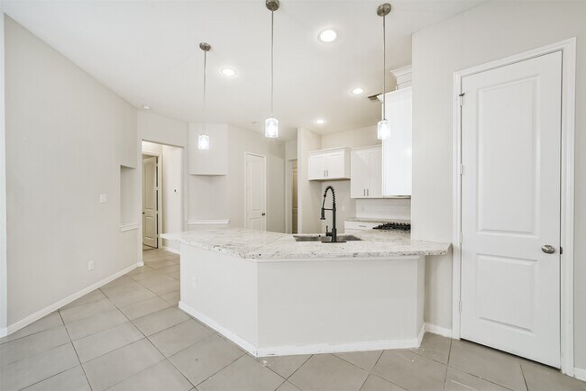 property at 10334 Solitaire Cir