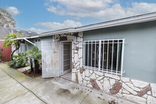 547 Brooks Ave in Venice, CA - Building Photo