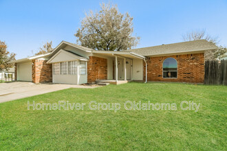 305 Tanglewood Dr in Yukon, OK - Building Photo - Building Photo