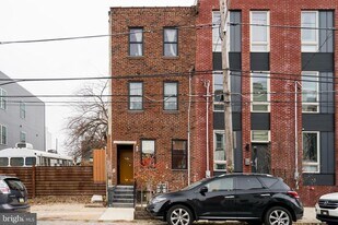 1912 E Cumberland St in Philadelphia, PA - Building Photo