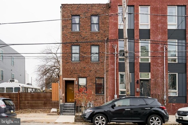 property at 1912 E Cumberland St