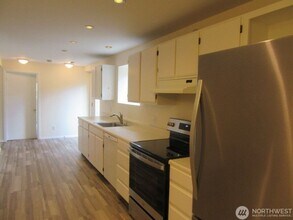 11422 NE 94th St in Kirkland, WA - Building Photo - Building Photo
