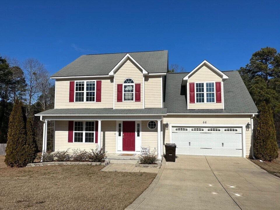 66 Great Oak Ct in Bunnlevel, NC - Building Photo