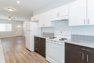 1641 S Dandelion St, Unit 3 in Pahrump, NV - Foto de edificio - Building Photo