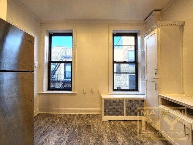 25-21 31st Ave in Queens, NY - Building Photo - Building Photo