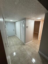 4121 Stirling Rd in Davie, FL - Building Photo - Building Photo