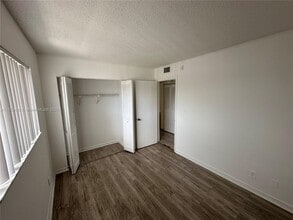 8540 N Sherman Cir in Miramar, FL - Building Photo - Building Photo