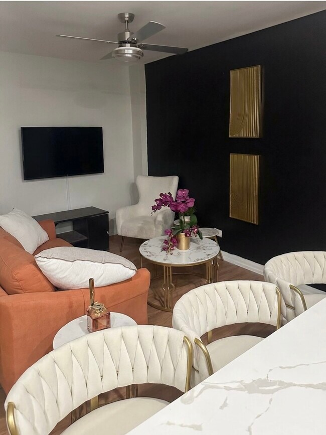 4911 W Girard Ave in Philadelphia, PA - Foto de edificio - Building Photo