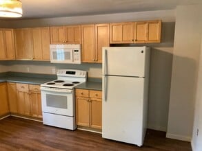 168 Center Ave in Elizabeth, PA - Building Photo - Building Photo