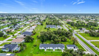 260 Rotonda Blvd W in Rotonda West, FL - Building Photo