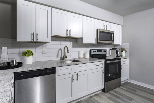 Reserves at Tidewater in Norfolk, VA - Building Photo - Building Photo