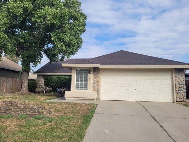 property at 1409 Deerfield Cir