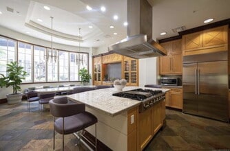 9253 Regents Rd in San Diego, CA - Building Photo - Building Photo