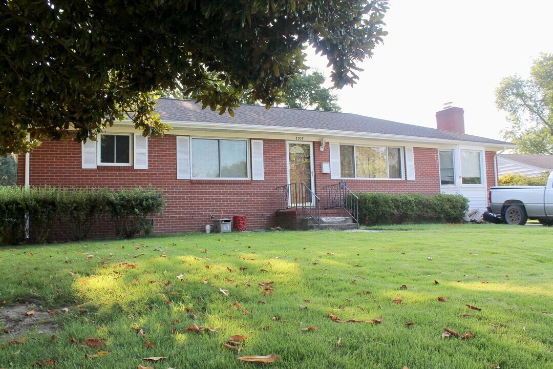 4705 Nuttfield Ln in Virginia Beach, VA - Building Photo