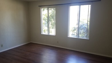 1537 Schiller St, Unit Apt B in Alameda, CA - Foto de edificio - Building Photo