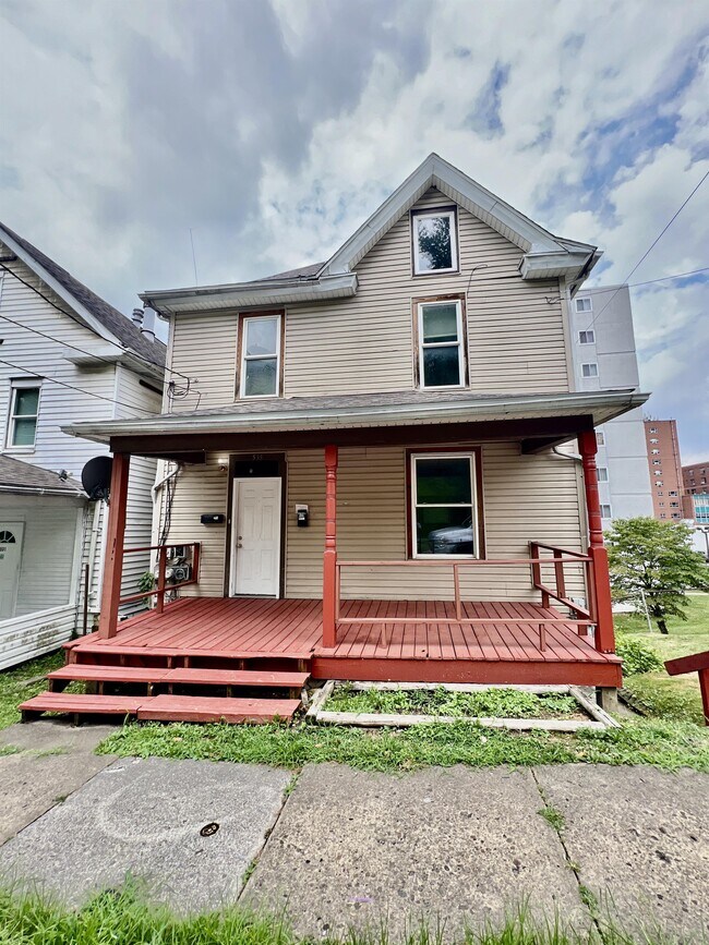 535 Locust Ave in Morgantown, WV - Building Photo - Building Photo