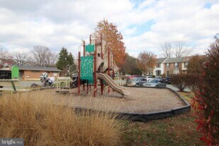 648 Coral Reef Dr in Gaithersburg, MD - Building Photo