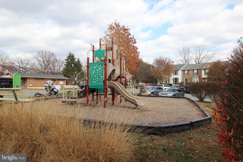 648 Coral Reef Dr in Gaithersburg, MD - Building Photo