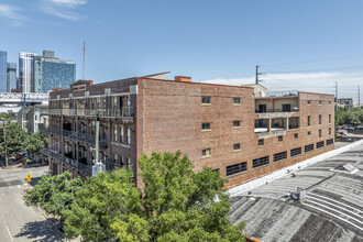 Herrin Lofts in Houston, TX - Foto de edificio - Building Photo