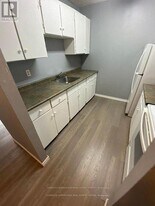 8209 Lundy's Ln in Niagara Falls, ON - Building Photo