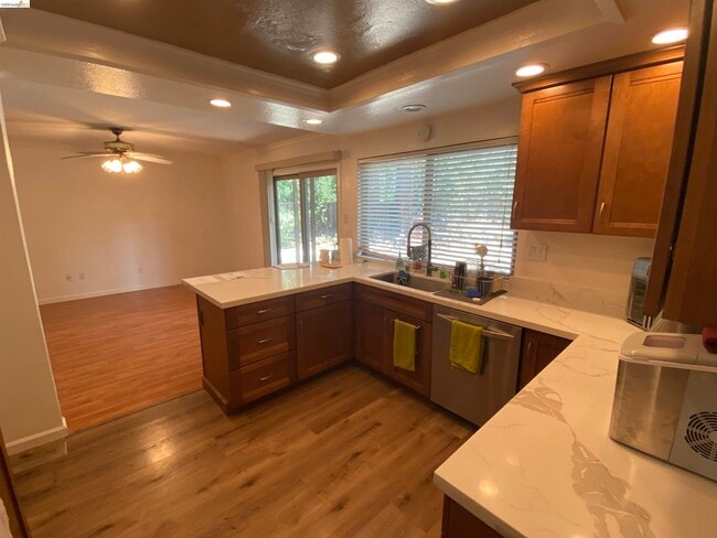 894 St John Cir in Concord, CA - Building Photo - Building Photo