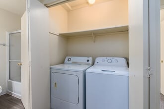 Shelter Cove Apartments in Yuba City, CA - Foto de edificio - Interior Photo