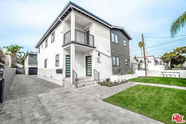 property at 1255 N Kingsley Dr
