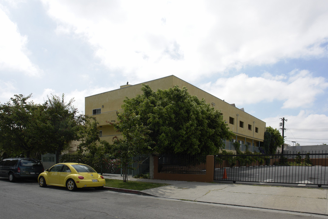 5842 Waring Ave in Los Angeles, CA - Building Photo