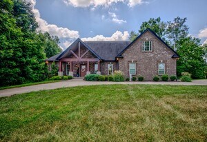 380 Sequoia Ln in Clarksville, TN - Building Photo