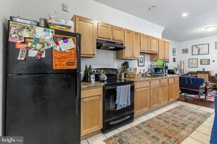 2010 E York St in Philadelphia, PA - Building Photo