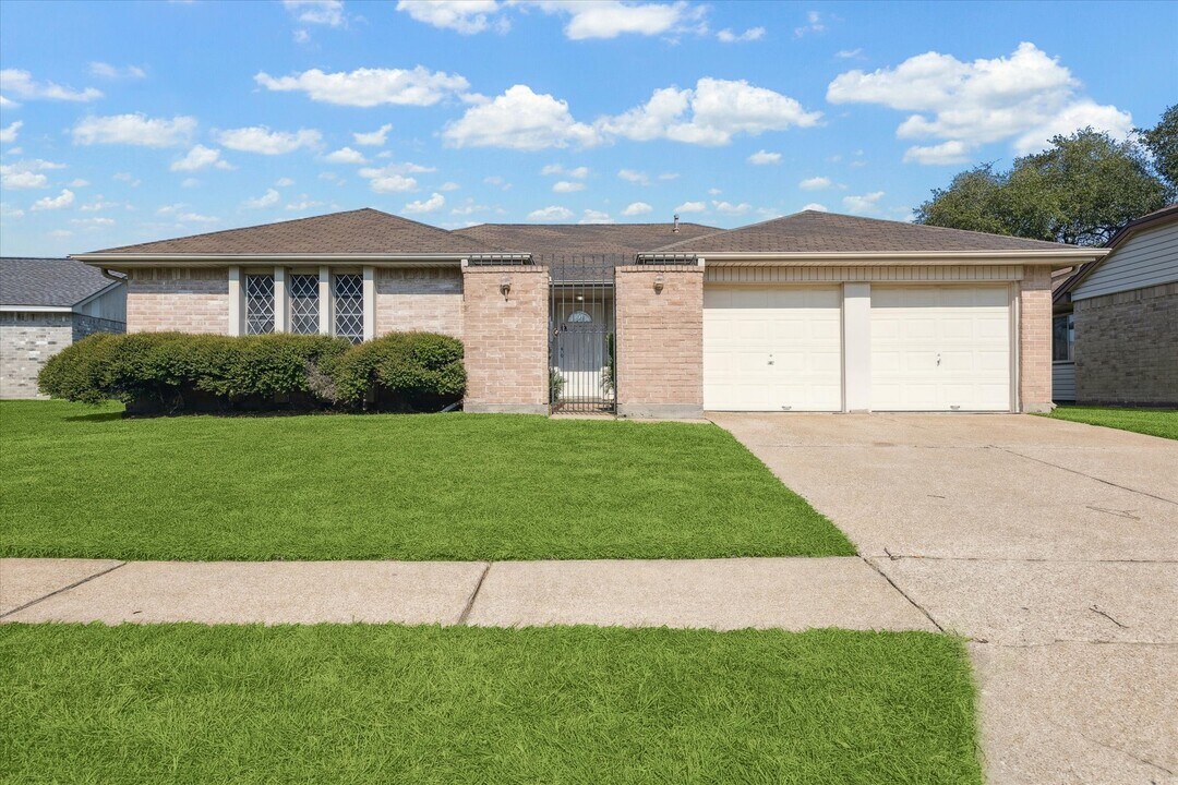 7235 Gallant Glen Ln in Houston, TX - Building Photo