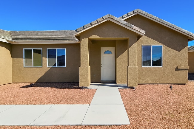 3799 N Mayfield Ranch Rd in Pahrump, NV - Foto de edificio - Building Photo