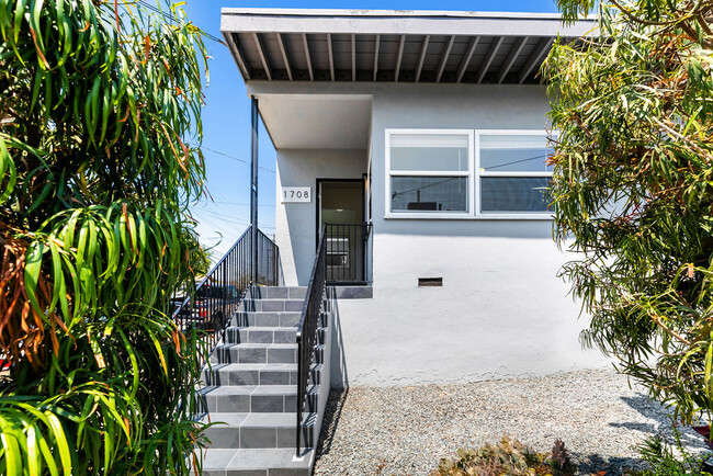 1708 Robinson Ave in San Diego, CA - Building Photo - Building Photo