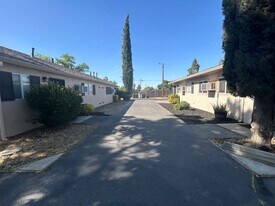 683 - 695 Vermont Avenue, Turlock CA 95380 in Turlock, CA - Building Photo