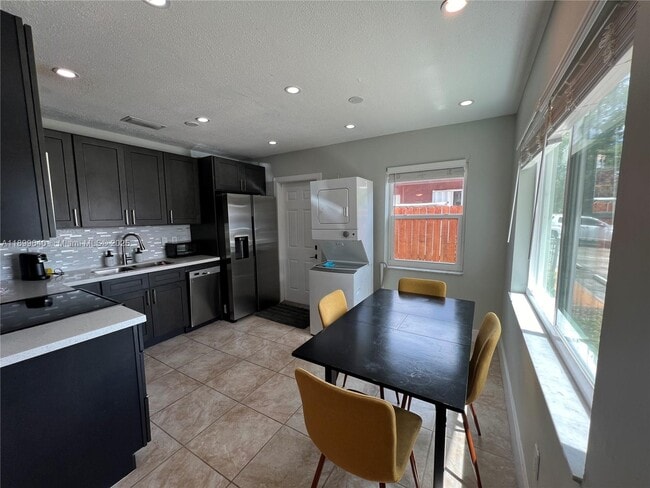 3911 SW 51st St in Fort Lauderdale, FL - Foto de edificio - Building Photo