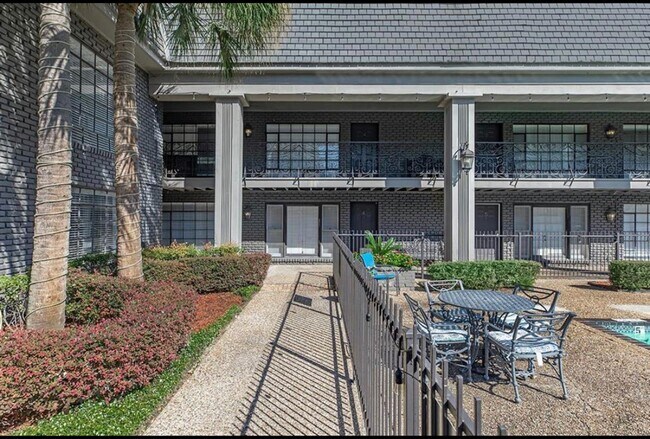 2322 Richton St in Houston, TX - Foto de edificio - Building Photo