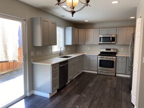 828 183rd Pl SE in Bothell, WA - Building Photo - Building Photo