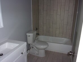 1594 Oakwood St in Memphis, TN - Building Photo - Building Photo