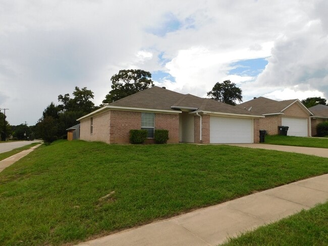 5637 Mustang Trail in Tyler, TX - Building Photo - Building Photo