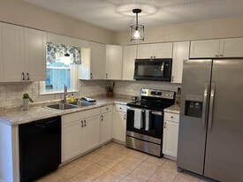 225 Huckleberry Rd in Bluff City, TN - Building Photo