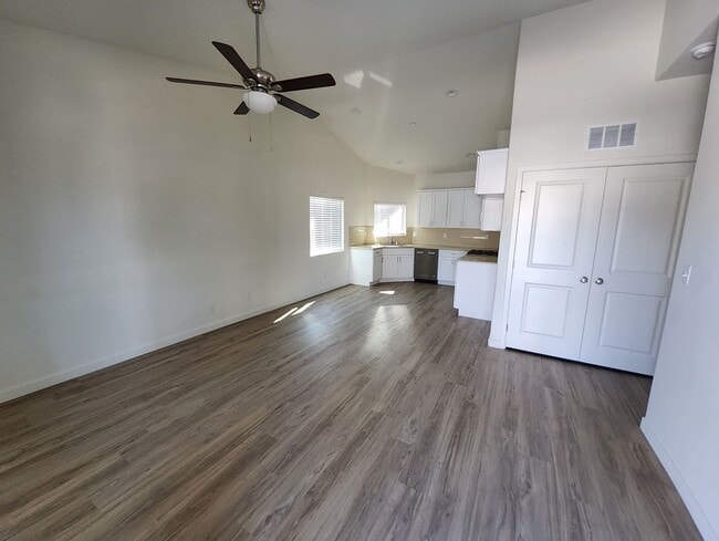 8315 Frankie Lou St in Bakersfield, CA - Building Photo - Building Photo