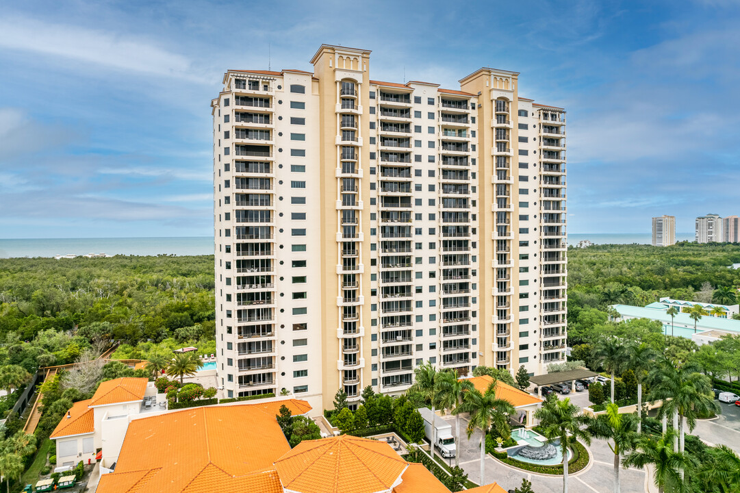 The Marbella at Pelican Bay in Naples, FL - Foto de edificio