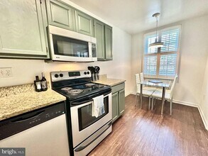 2021 Key Blvd in Arlington, VA - Foto de edificio - Building Photo