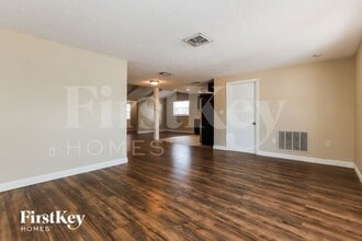 7100 Sandalwood Dr in Port Richey, FL - Building Photo - Building Photo