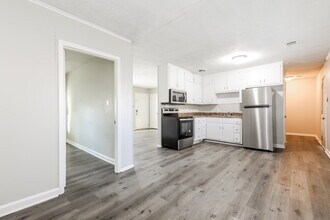 494 Clara Dr in Riverdale, GA - Building Photo - Building Photo