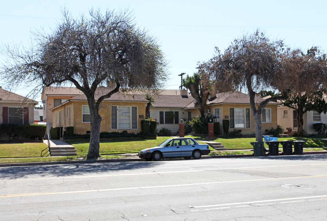 1216 W Victory Blvd in Burbank, CA - Building Photo