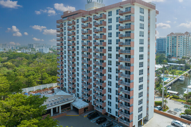 Ft Lauderdale Beach Resort in Fort Lauderdale, FL - Building Photo - Building Photo