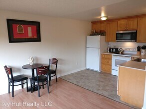 802 S 8th St in Tacoma, WA - Building Photo - Building Photo