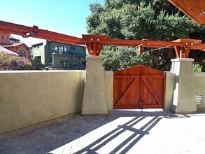 6121 Ruthland Rd in Oakland, CA - Building Photo - Building Photo